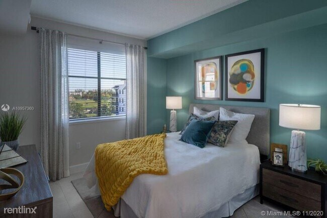Building Photo - 3 br, 2 bath Condo - 17945 SW 97 Ave