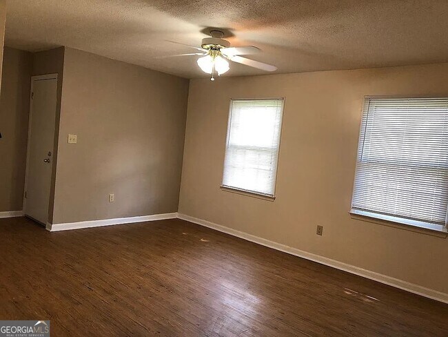 Foto del edificio - 370 Jockey Club Dr