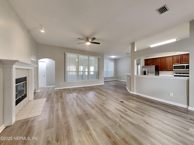 Foto del edificio - 1668 Hidden Forest Ln