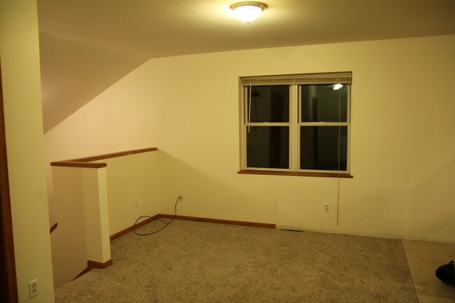 Upper level living space - 648 S Burr Oak Ave