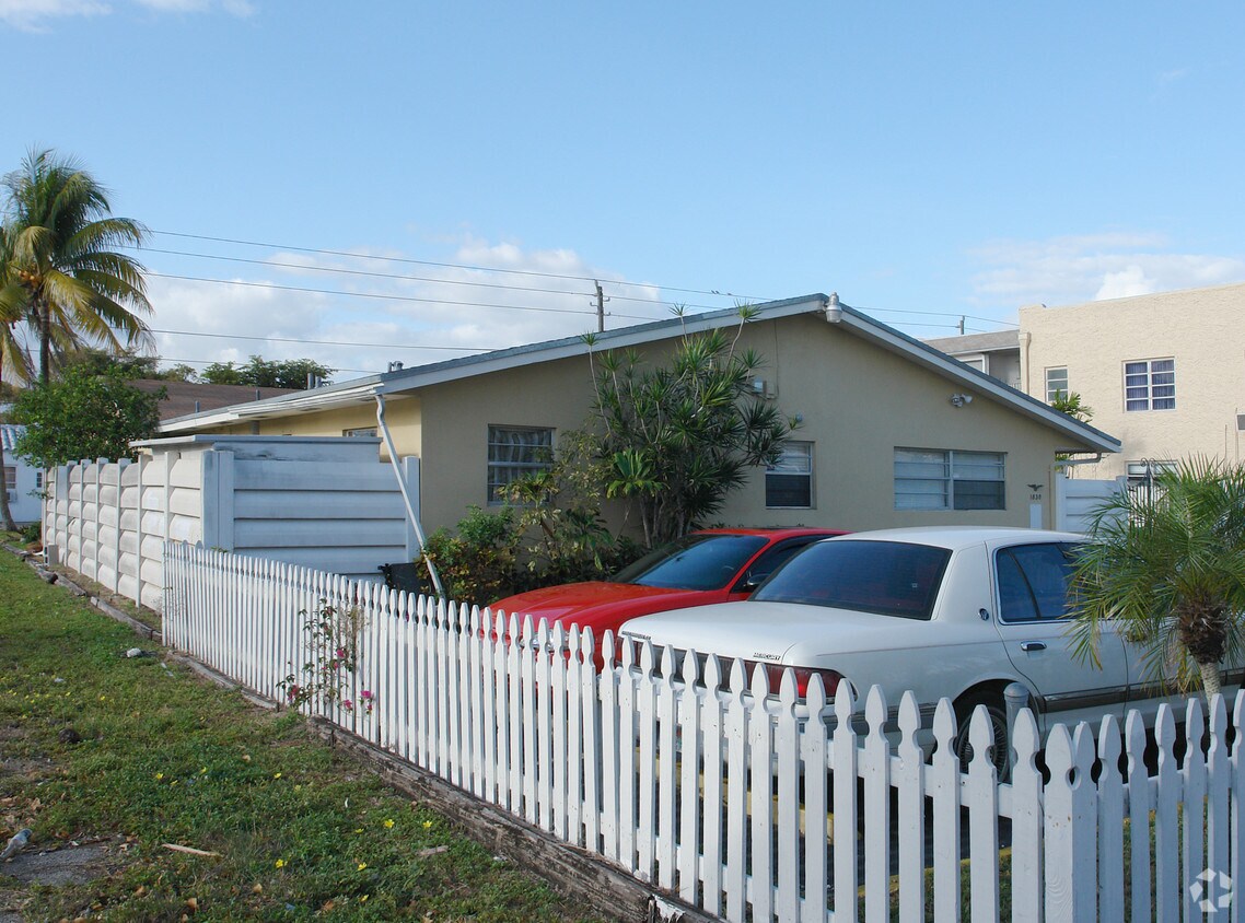 Building Photo - 1830 Dewey St