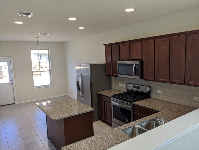 Building Photo - 1013 Cliffbrake Wy