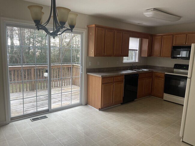 Building Photo - 1022 Granite Ct