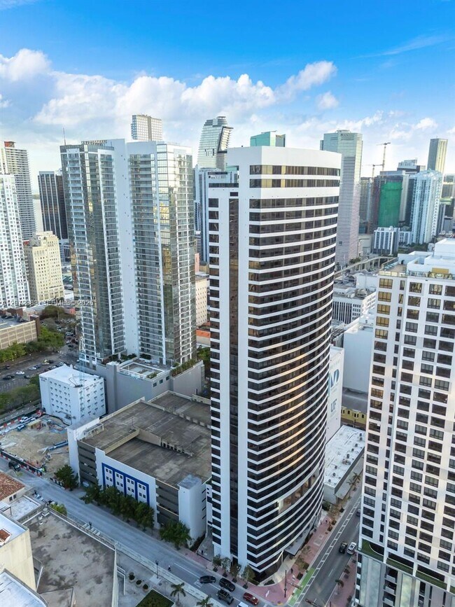 Foto del edificio - 225 N Miami Ave