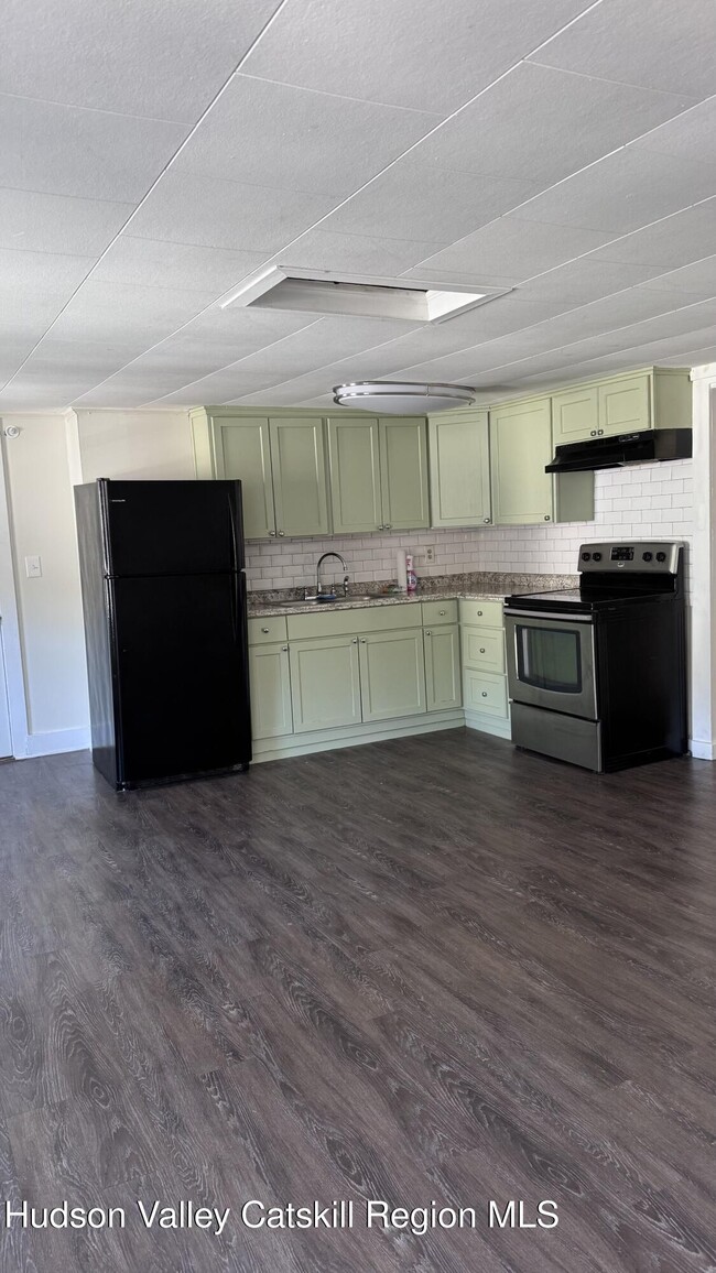 Building Photo - 626 NY-212