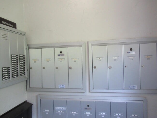 Building Photo - 1225 Bodwell Rd
