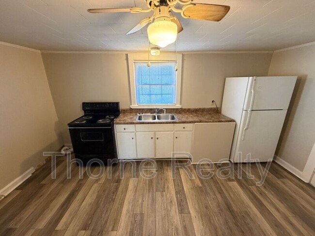 Foto del edificio - 2066 Tyson Loop Rd