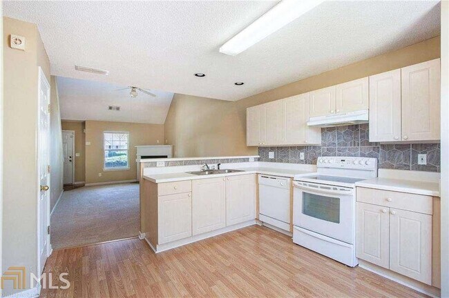 Building Photo - 25 Lake Birch Dr