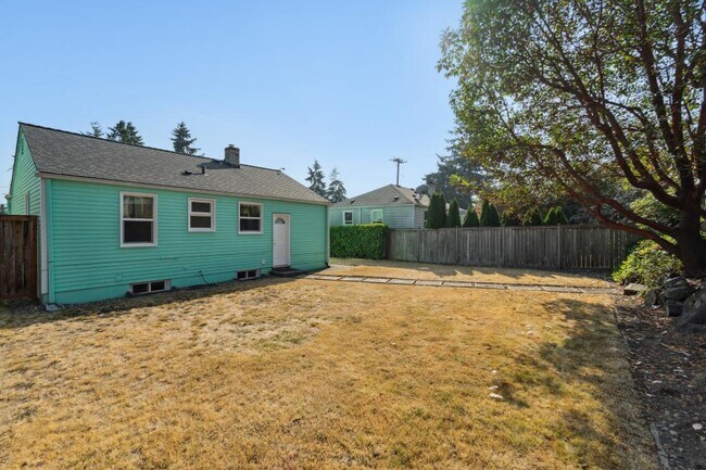 Building Photo - Wonderful West Seattle Home - 2 bedrooms