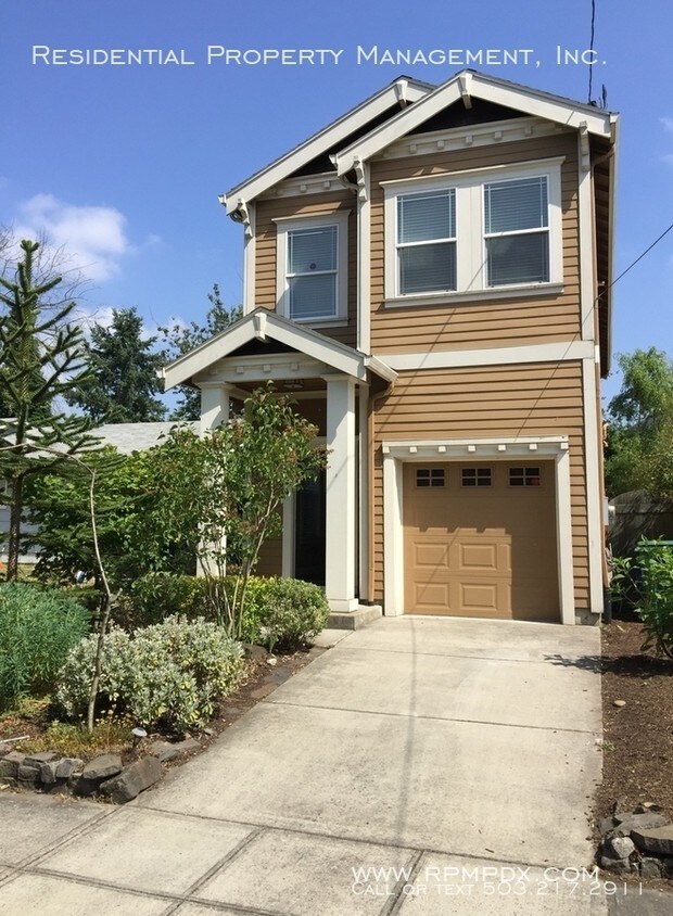 Primary Photo - NE Woodlawn Neighborhood 2 Story Home!
