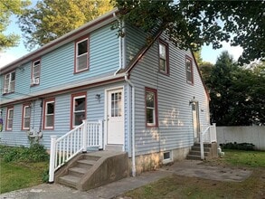 Building Photo - 5 Maple Ct