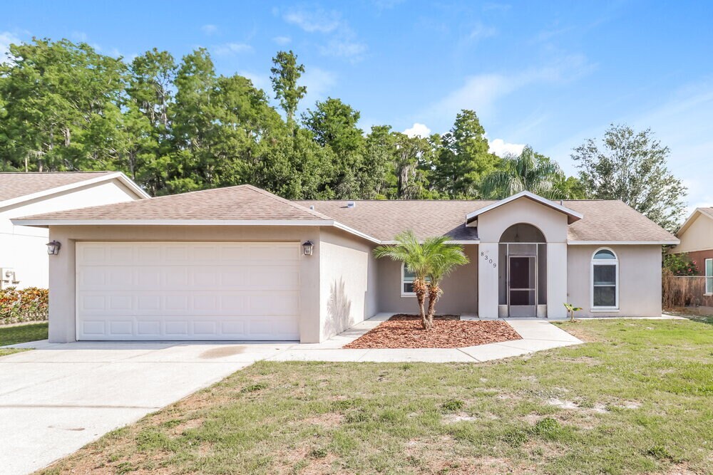 Foto principal - 8309 Royal Hart Dr