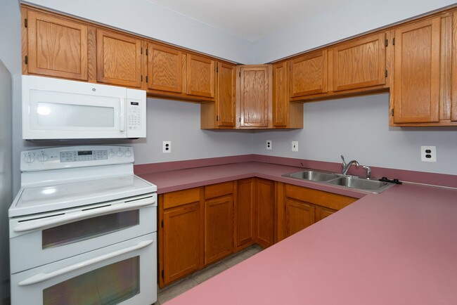 Foto del edificio - Must see two bedroom condo in Harrison Twp