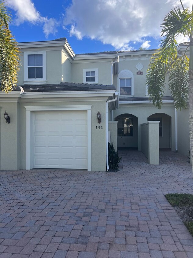 Move in special! Unfurnished 2 Bedroom, 2... - Move in special!  Unfurnished 2 Bedroom, 2...