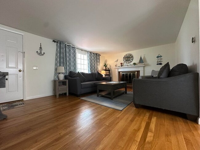 Building Photo - 45 Bernard St