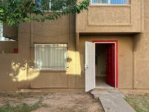 Building Photo - 6817 W Devonshire Ave