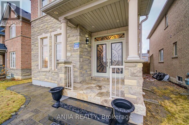 Building Photo - 558 Hoover Park Dr