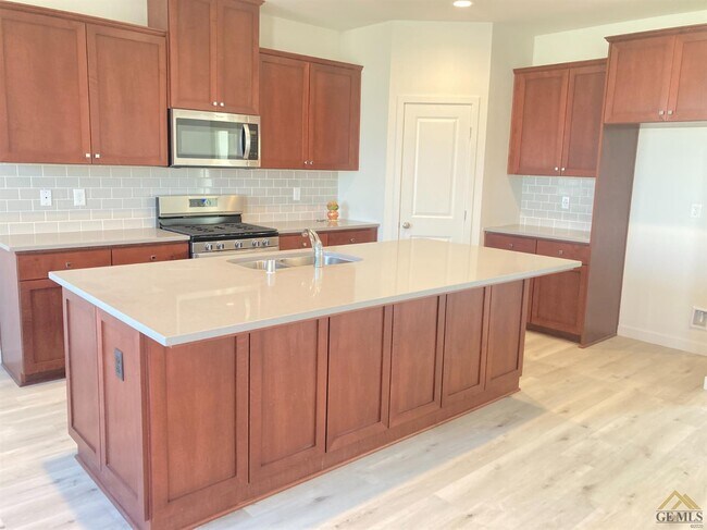 Building Photo - 7916 Linden Tree Ave