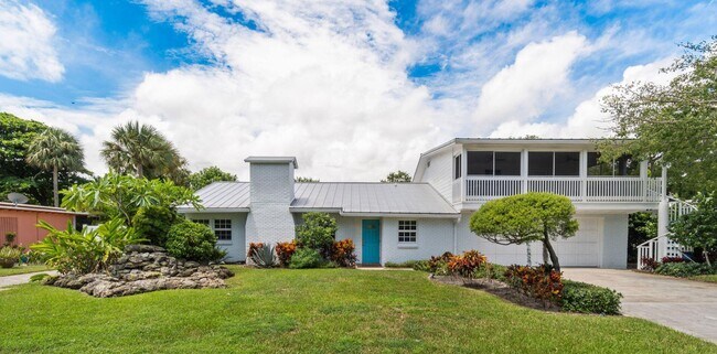 Building Photo - 3206 Palm Dr