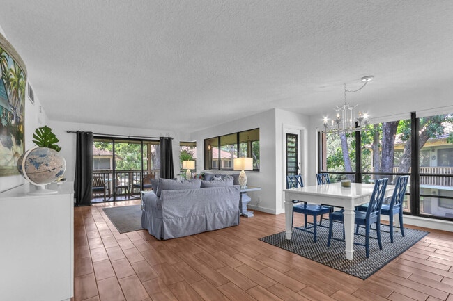 Foto del edificio - 632 Brackenwood Cove