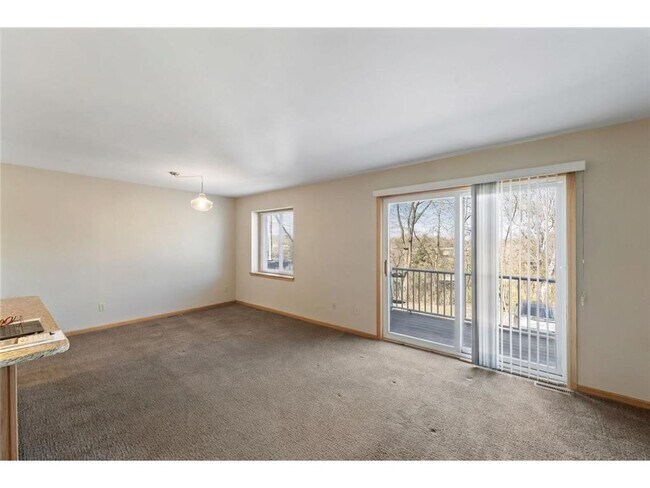 Building Photo - 304 Pondridge Cir