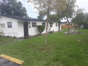 Building Photo - 601 NW 4th Ct