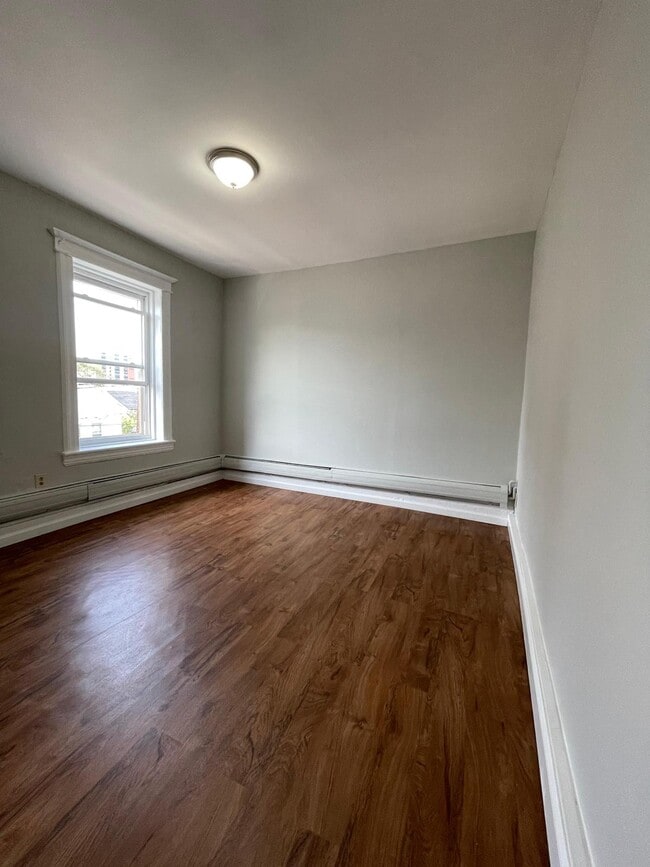 184 Garfield Ave 8 - 180 Garfield Ave