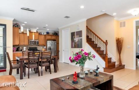 Building Photo - 4 br, 3.5 bath Townhome - 3331 NW 124th Te...