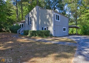 Building Photo - 2700 Creekview Point NW