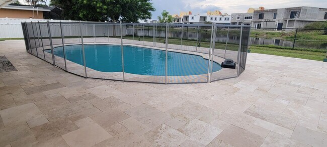 Foto del edificio - 16683 Golfview Dr