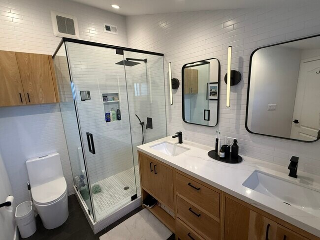 baño principal - 5208 Woodman Ave