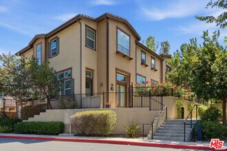 Building Photo - 732 Tennis Club Ln