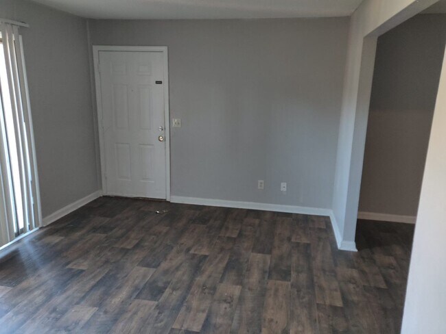 Foto del edificio - 103 Thornwell Ct
