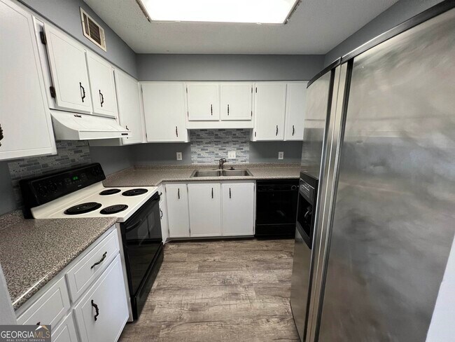Building Photo - 372 Hummingbird Cir