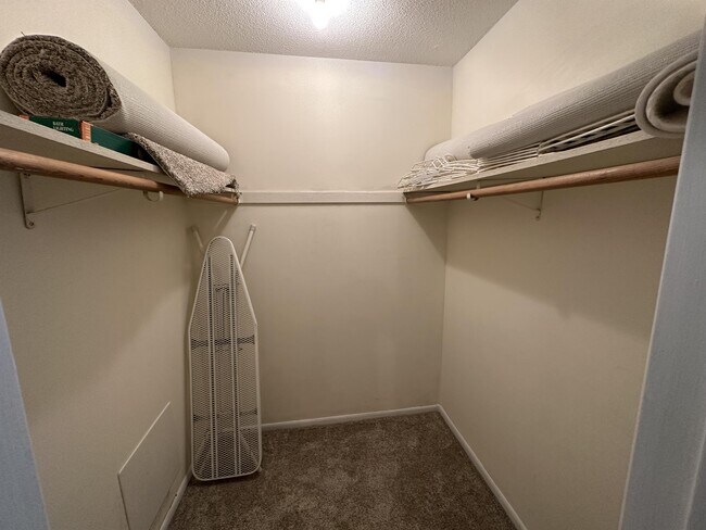 Foto del edificio - 4207 Lakeside Ave N