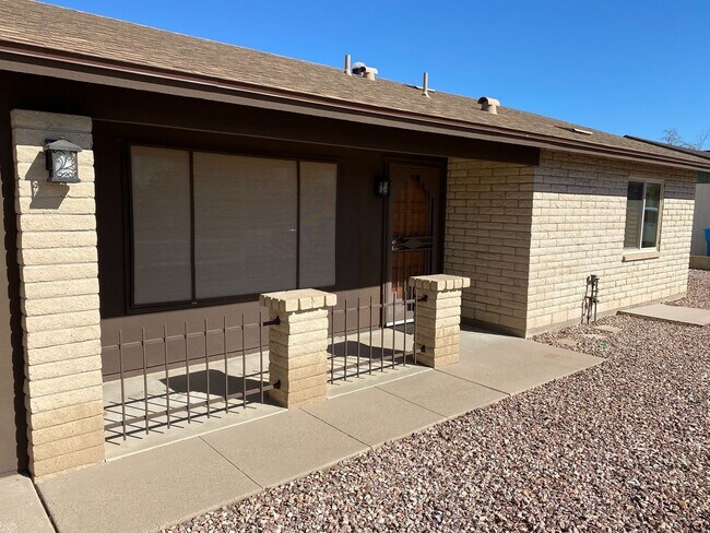 Foto del edificio - 3/2 sfh 2 car garage, huge yard 35th Ave &...