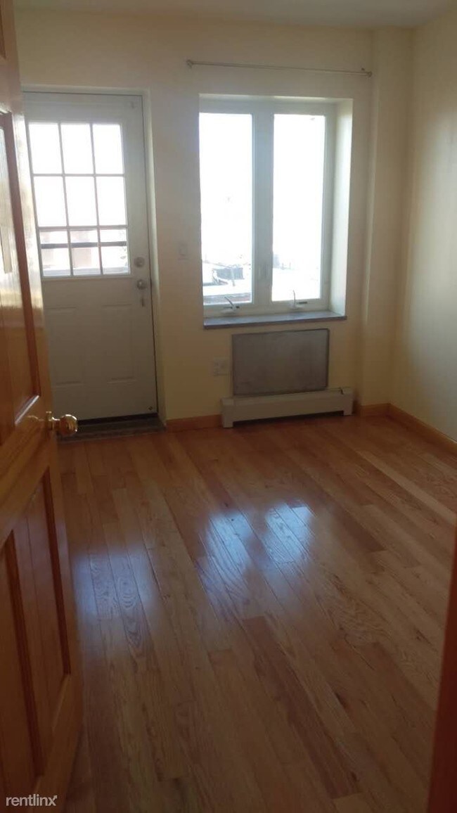 Building Photo - 818 59th St