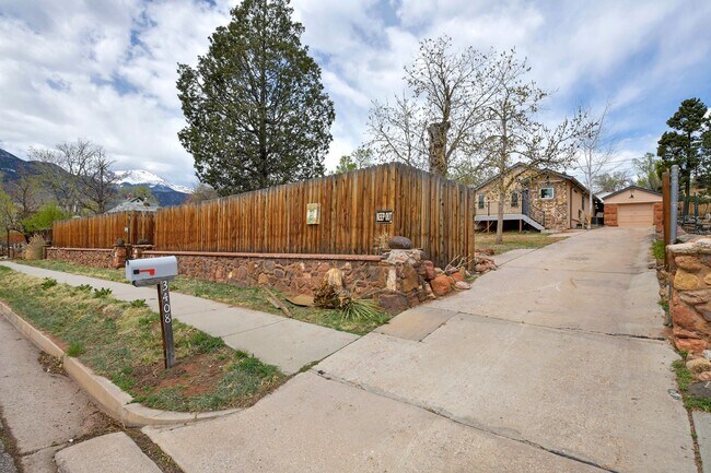 Photo - Redstone Cabin featuring Luxury, Convenien... House