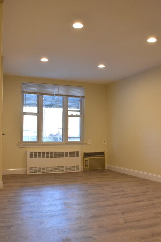 Foto principal - 62-04 69th Ln