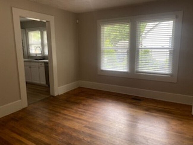 Building Photo - 316 Broadfoot