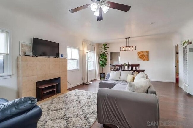 Building Photo - 3891 Superba St