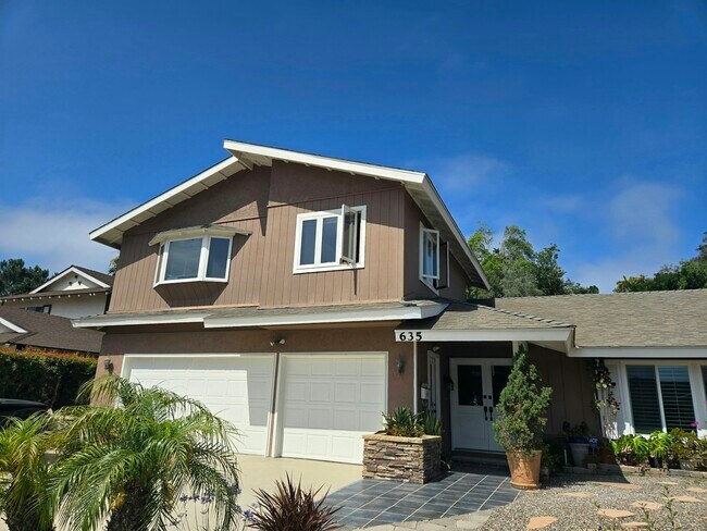 Building Photo - 635 Fresca St