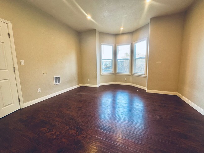 Building Photo - 59th Triplex