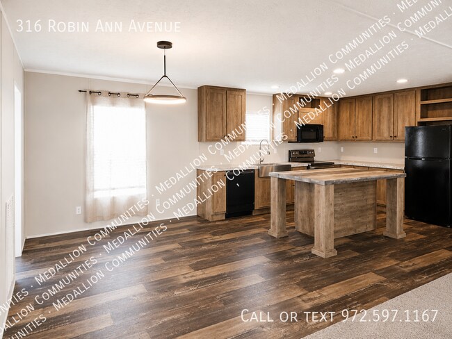 Building Photo - 316 Robin Ann Ave
