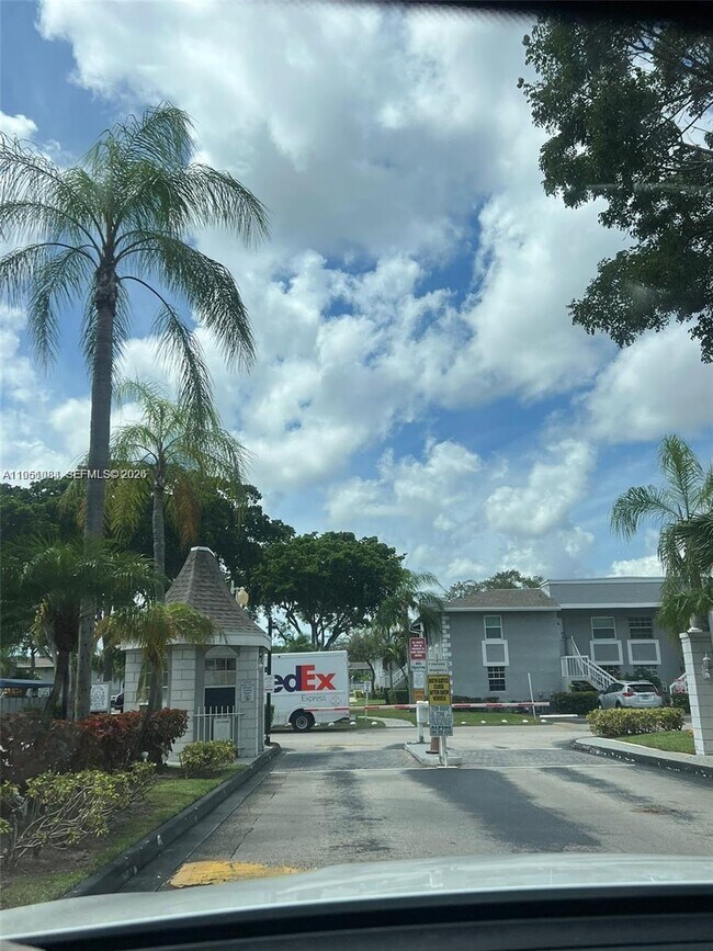 Foto del edificio - 442 NE 210th Cir Terrace