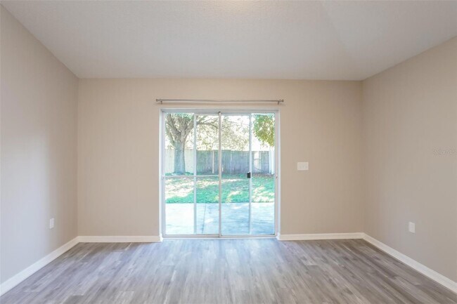 Foto del edificio - 2077 Whispering Trails Blvd