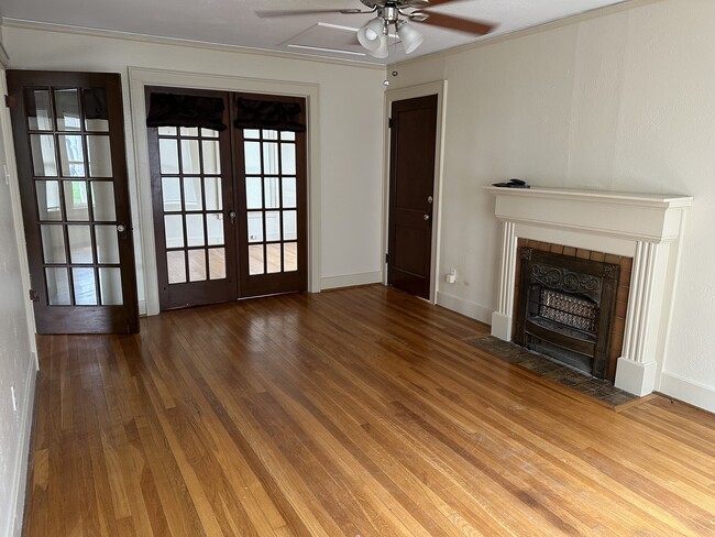 Bedroom - 314 E 7th St