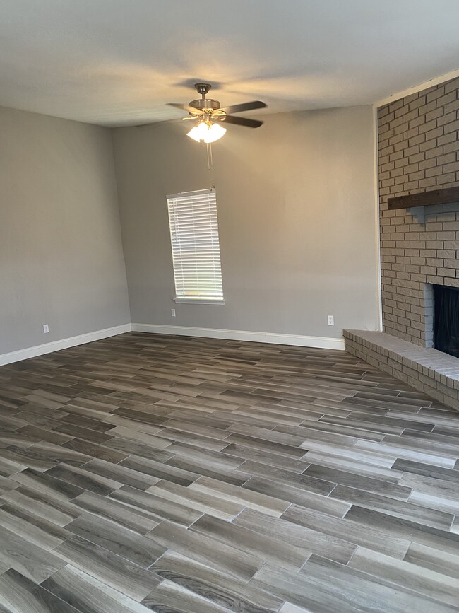 Living Room - 832 Hardy Springs Cir