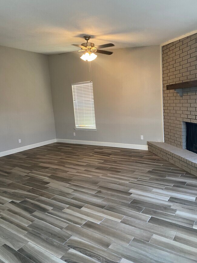 Sala de estar - 832 Hardy Springs Cir