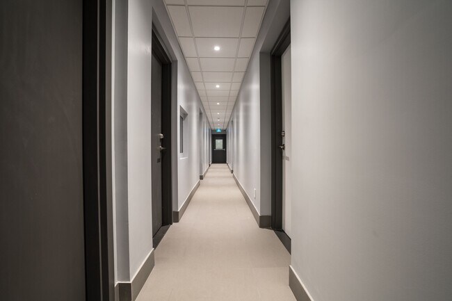 Building Photo - 730 St Clarens Ave